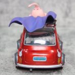 figura buu con coche