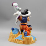 Figura Goku Mordendo Freezer