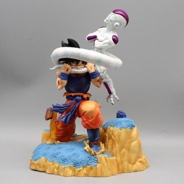 Figura Goku Mordendo Freezer